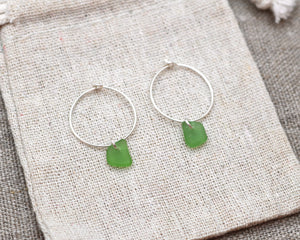 Grønne unika sea glass hoops - sølv