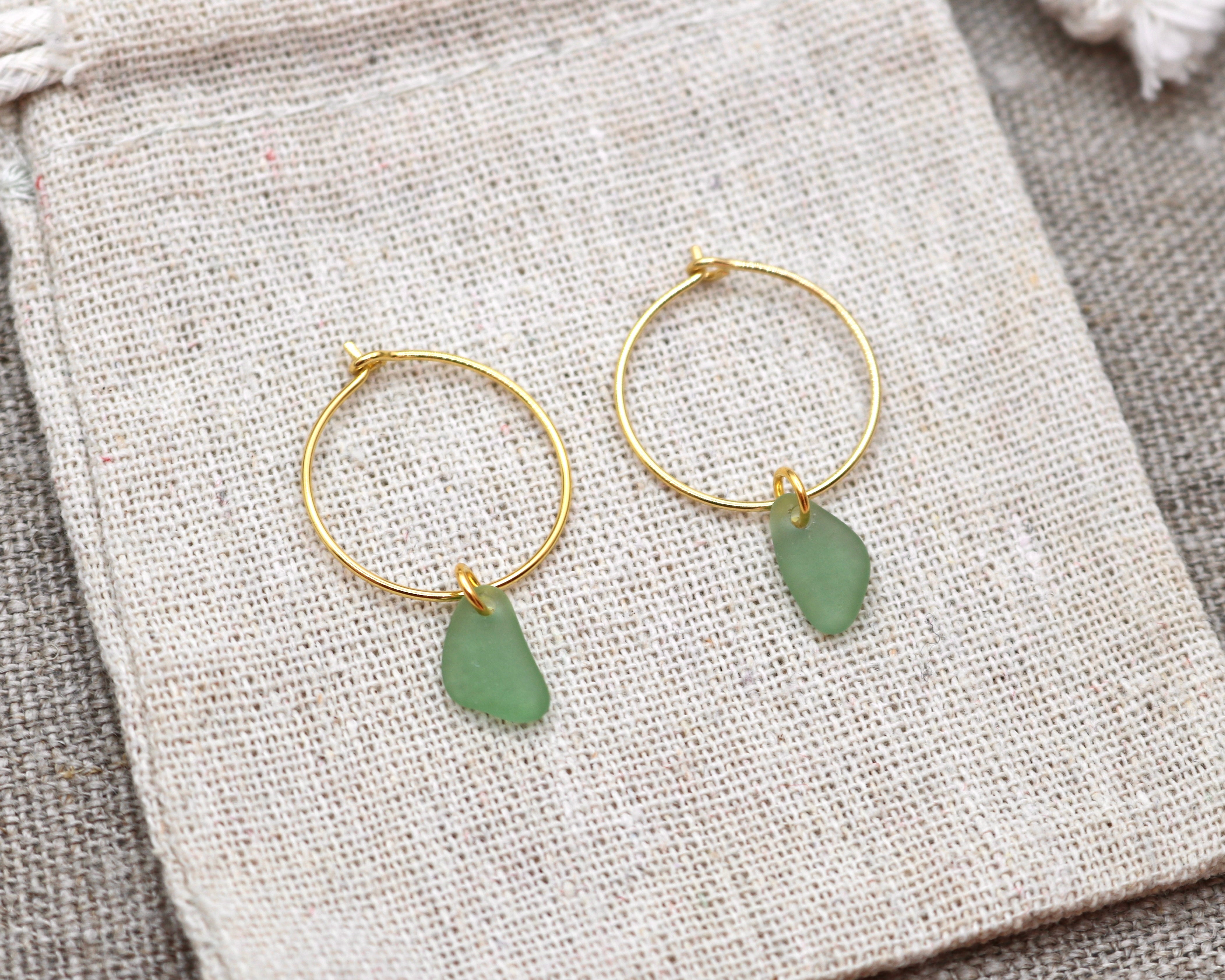 Grønne unika sea glass hoops - forgyldt sølv