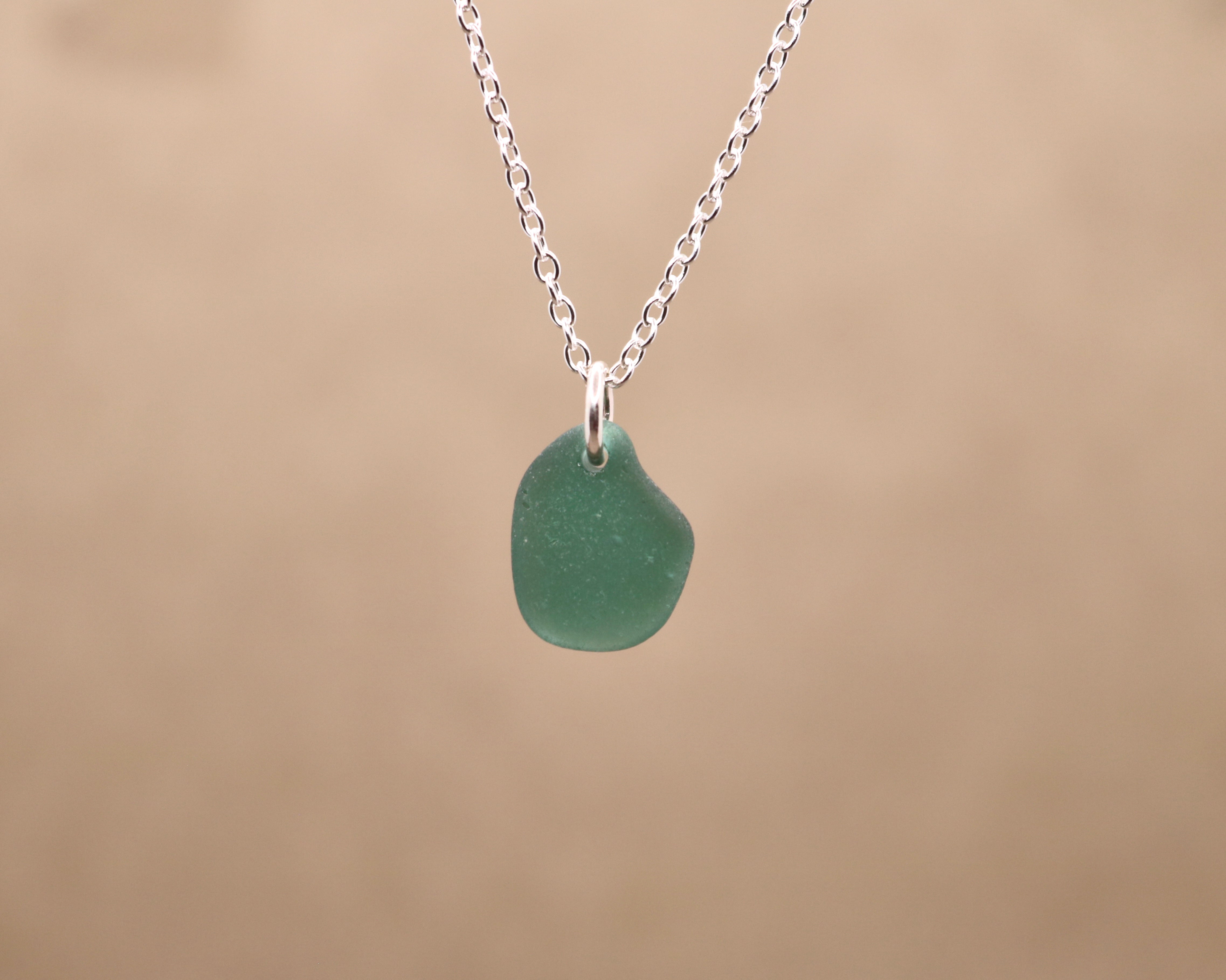 Mørkegrønt unika sea glass vedhæng - sølv