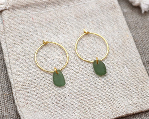 Mørkegrønne unika sea glass hoops - forgyldt sølv