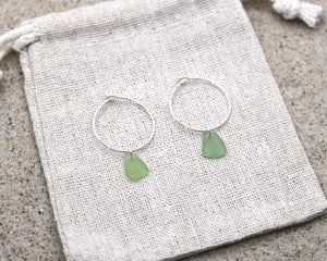 Grønne unika sea glass hoops - sølv