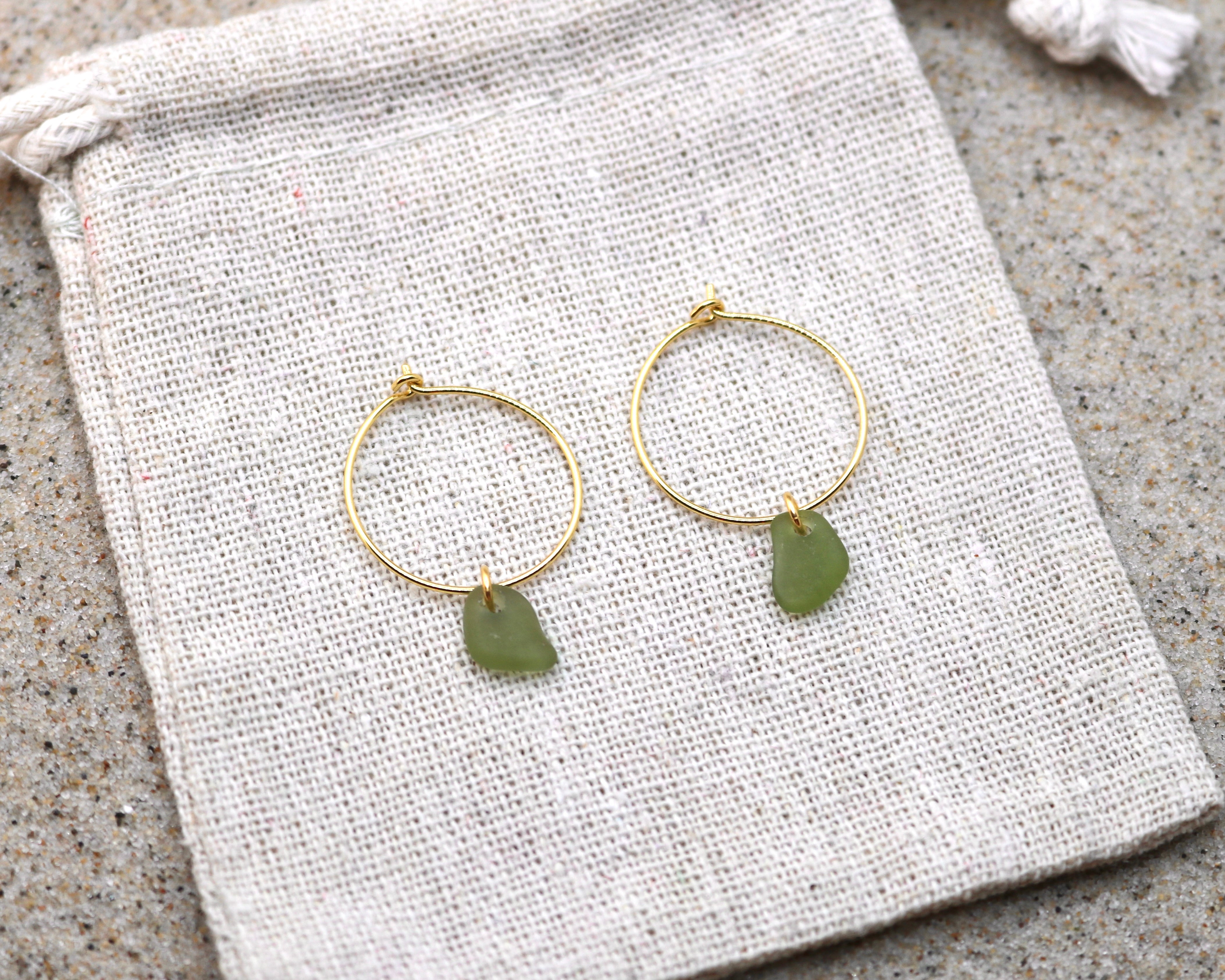 Grønne unika sea glass hoops - forgyldt sølv