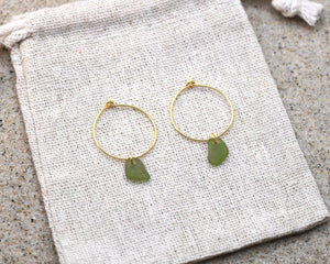 Grønne unika sea glass hoops - forgyldt sølv