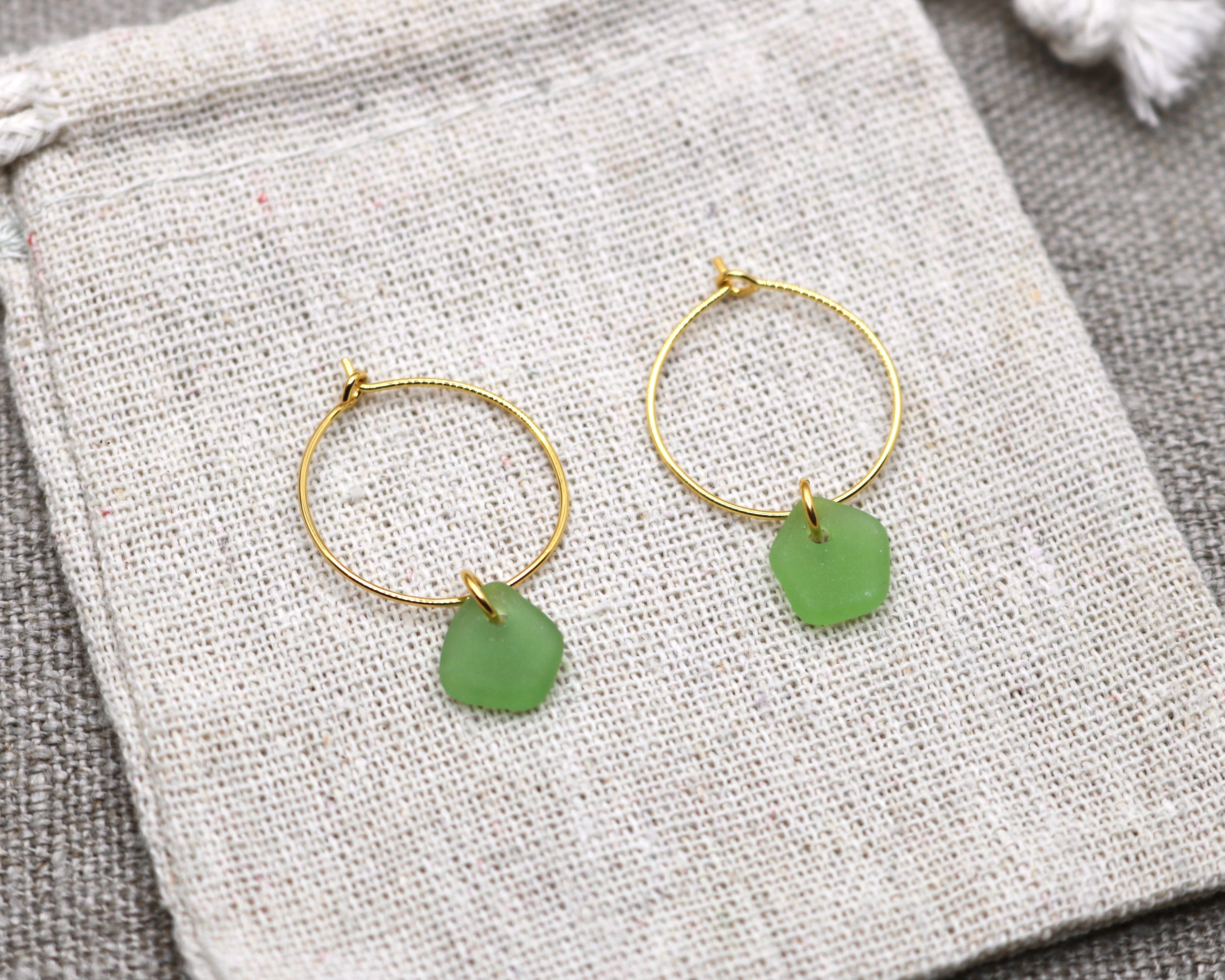 Grønne unika sea glass hoops - forgyldt sølv