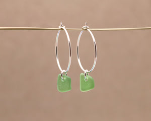 Grønne unika sea glass hoops - sølv