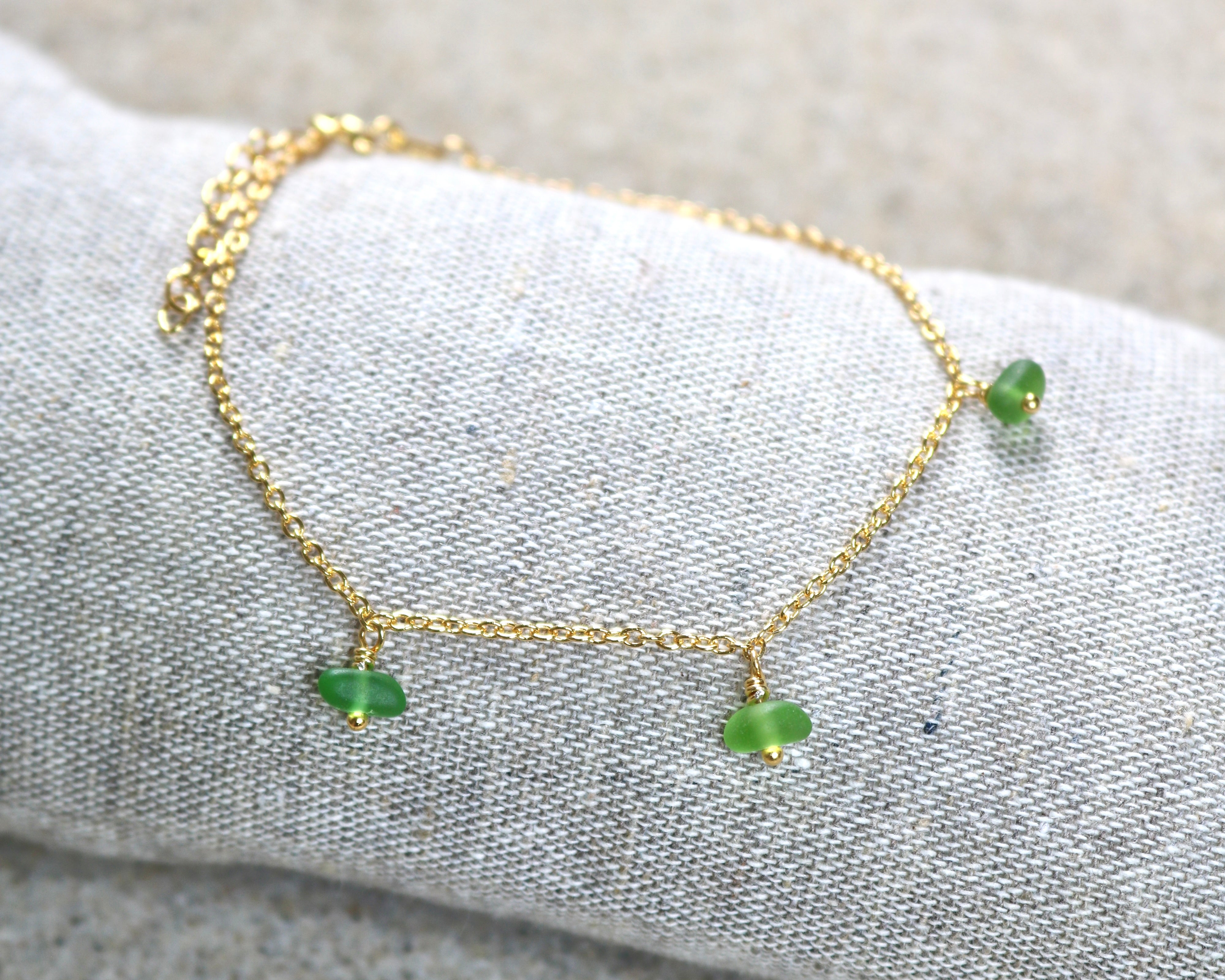 Unika sea glass armbånd - forgyldt