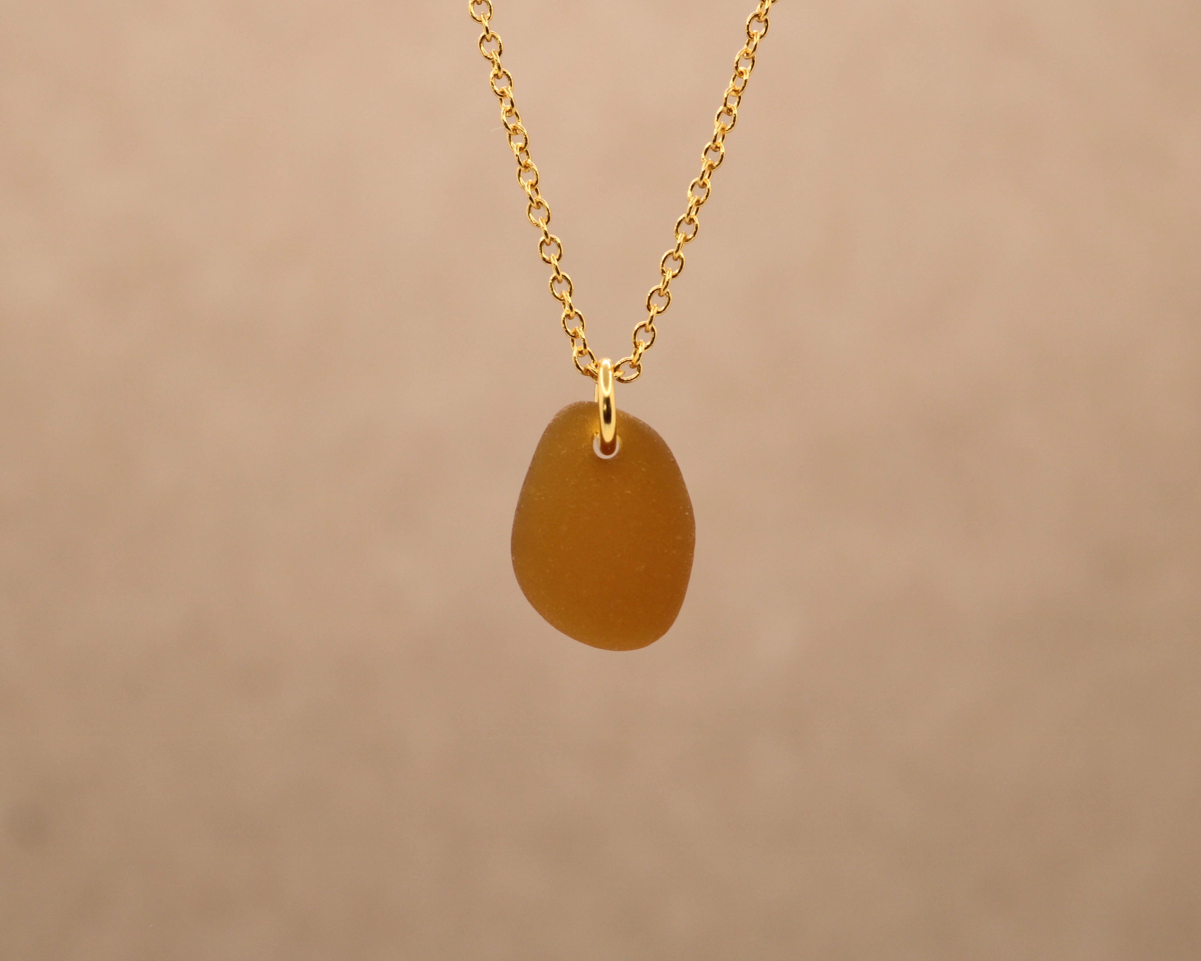 Brunt unika sea glass vedhæng - forgyldt