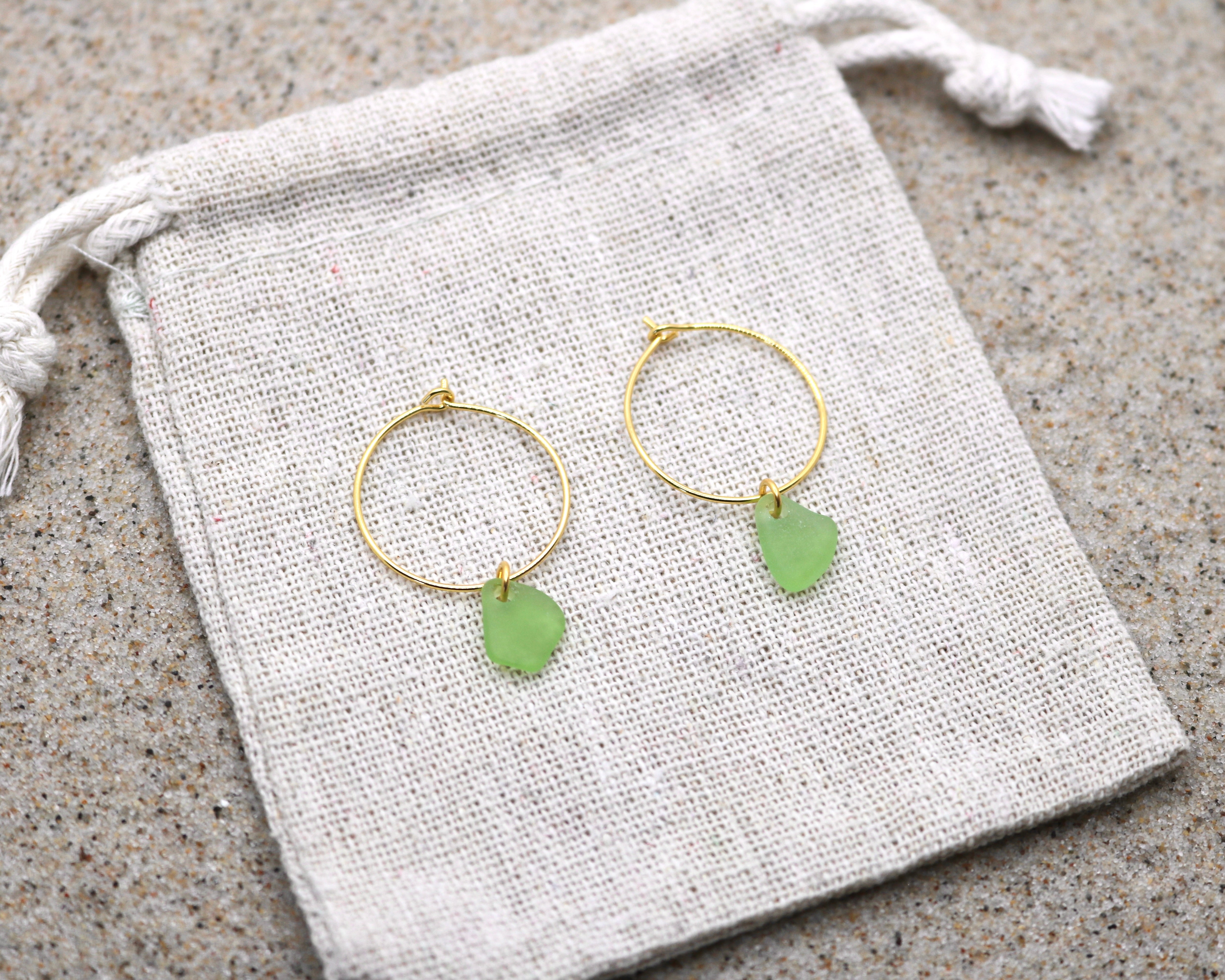 Grønne unika sea glass hoops - forgyldt sølv