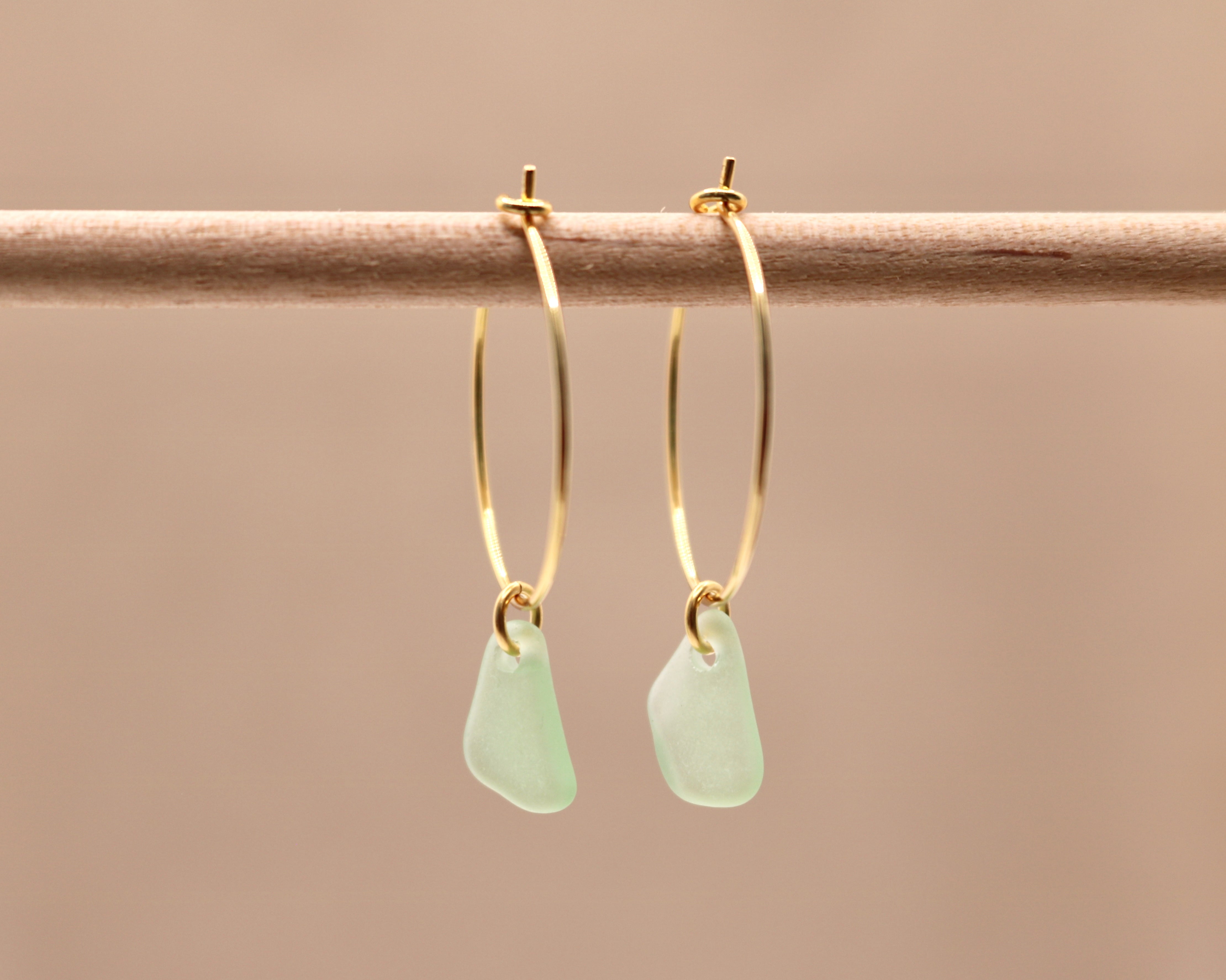 Grønne unika sea glass hoops - forgyldt sølv