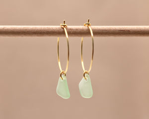 Grønne unika sea glass hoops - forgyldt sølv