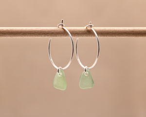 Grønne unika sea glass hoops - sølv