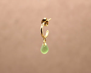 Grøn sea glass single ørering - Forgyldt sølv